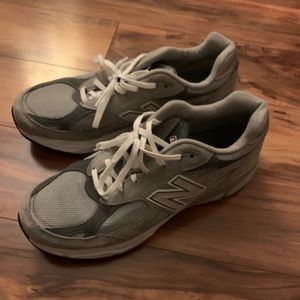 Men’s new balance sneakers